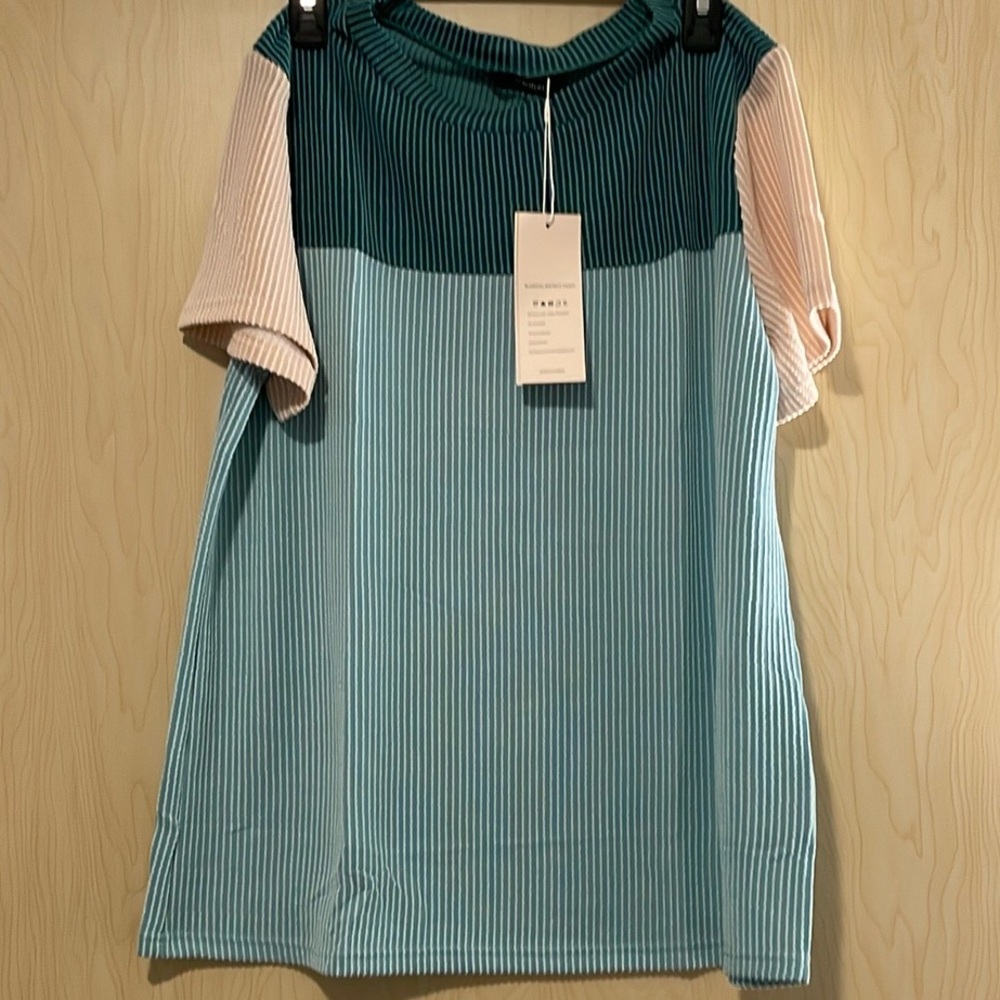 Amazon Colorblock Top - Picture 2 of 3